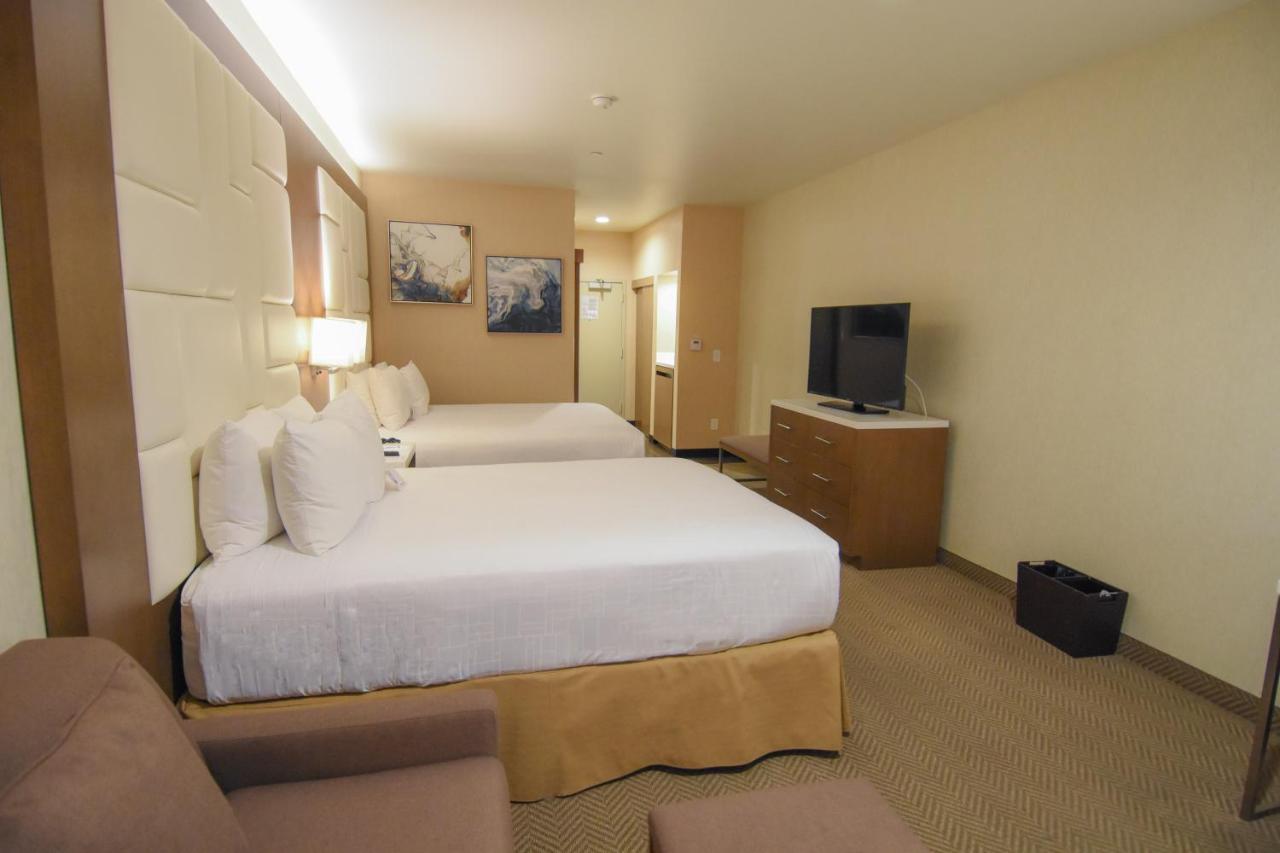 Queen Room Two Queen Beds Mobility Access or Non-Smoking