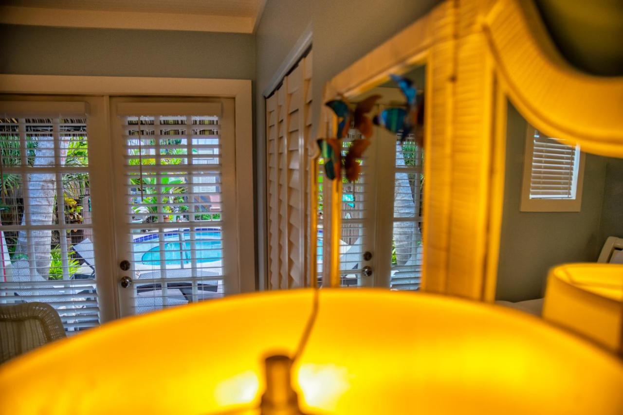 Queen Room Twin Bed Garden View