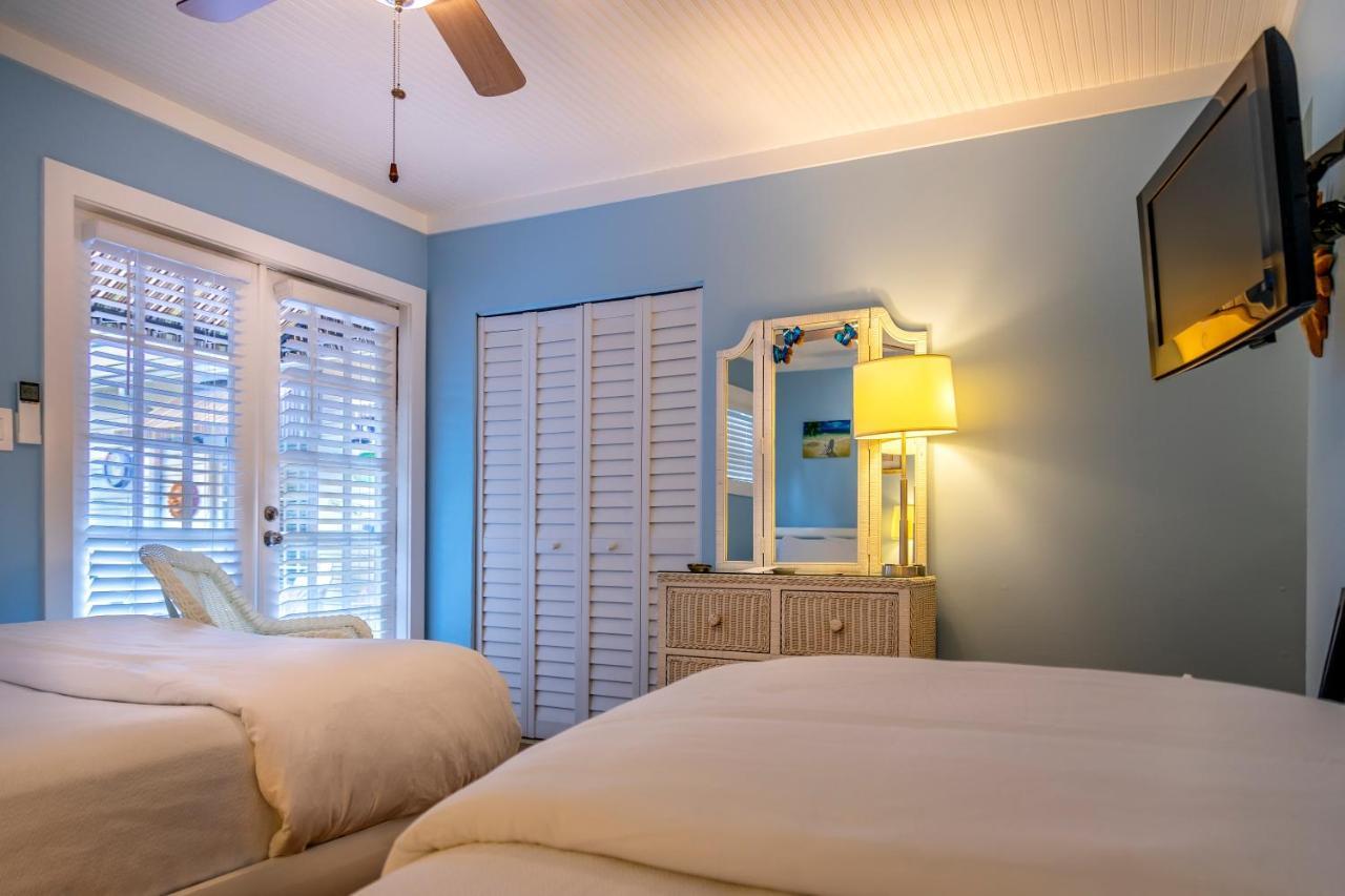 Queen Room Twin Bed Garden View