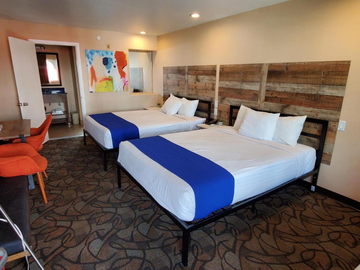 Deluxe Queen Room Two Queen Beds