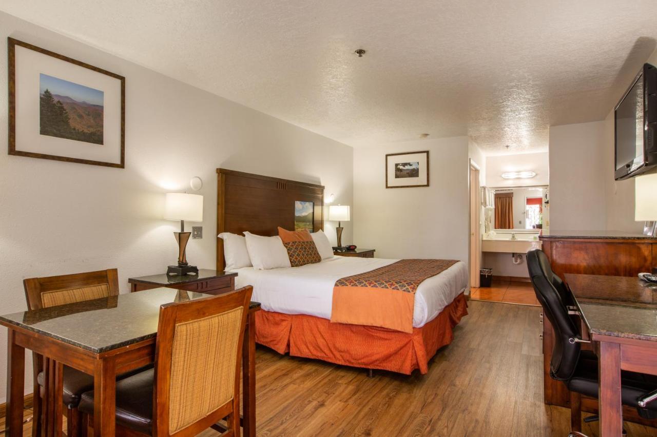 Suite One King Bed One Queen Bed Non-Smoking