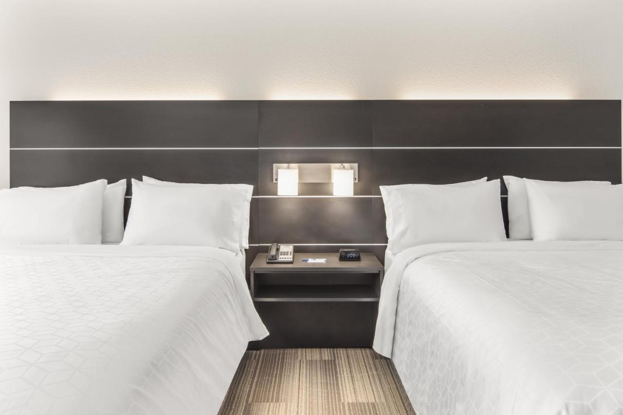 Standard Queen Room Two Queen Beds