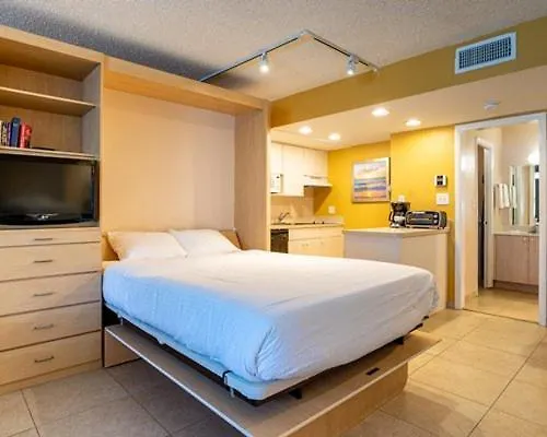 Canada House Pompano Beach-1