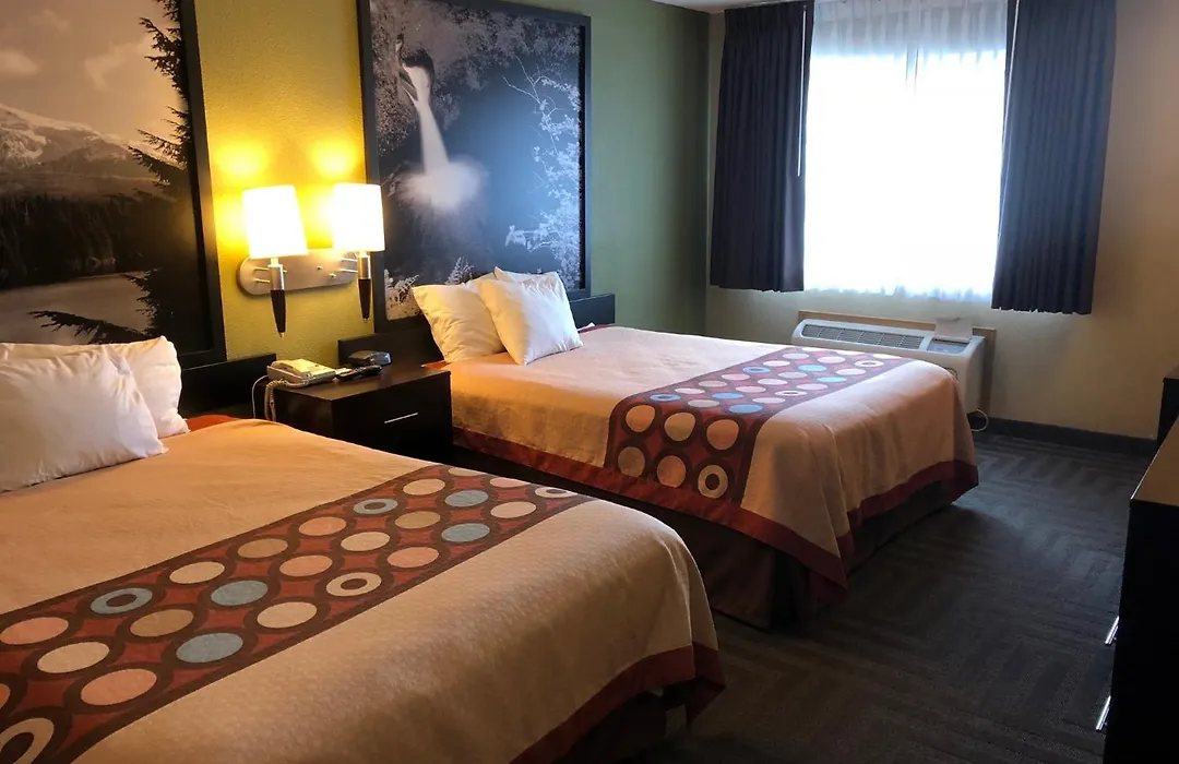 Super 8 By Wyndham Lagrande-1