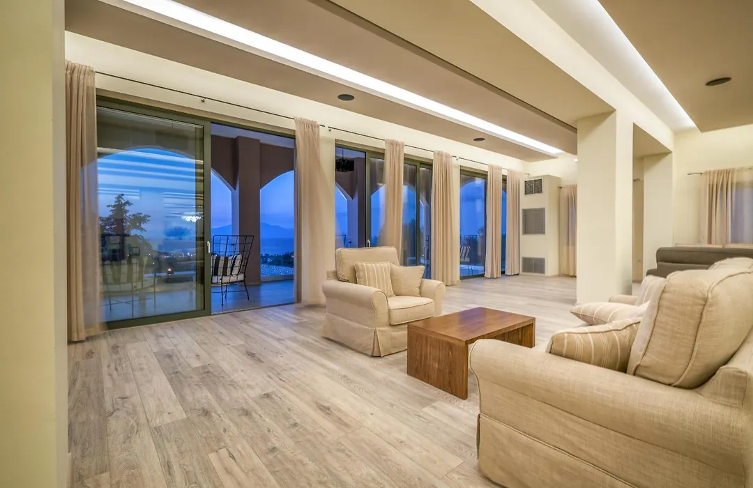 Elegance Luxury Executive Suites - Adults Only-1