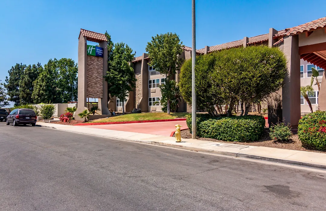 Holiday Inn Express & Suites Camarillo By Ihg-1