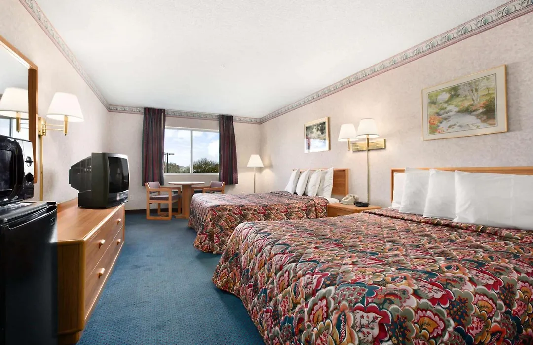 Days Inn By Wyndham Phoenix North-1