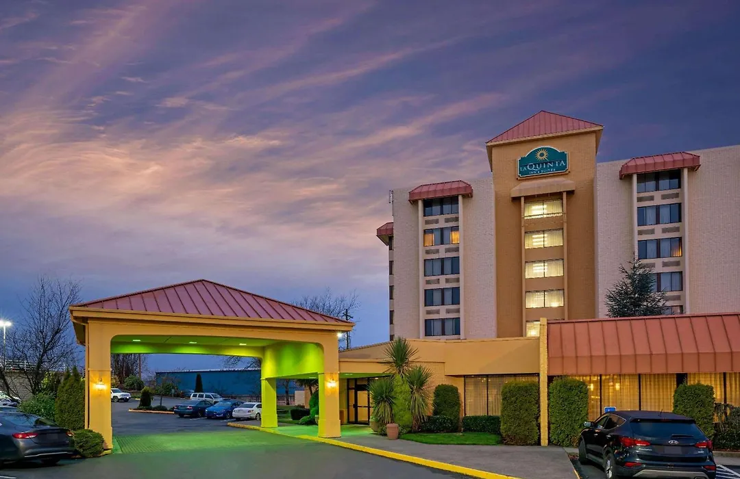 La Quinta Inn & Suites By Wyndham Tacoma - Seattle-1
