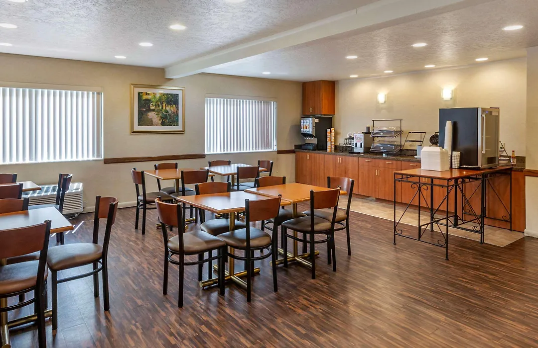 Econo Lodge Inn & Suites Sandy-1