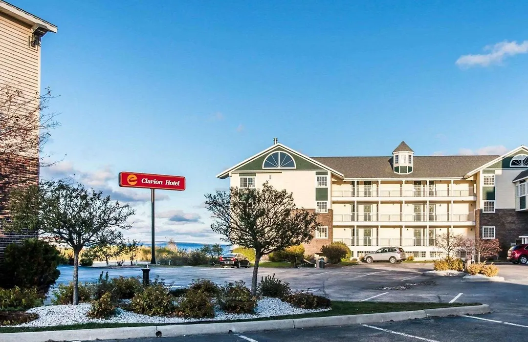 Clarion Hotel Mackinaw City Beachfront-1