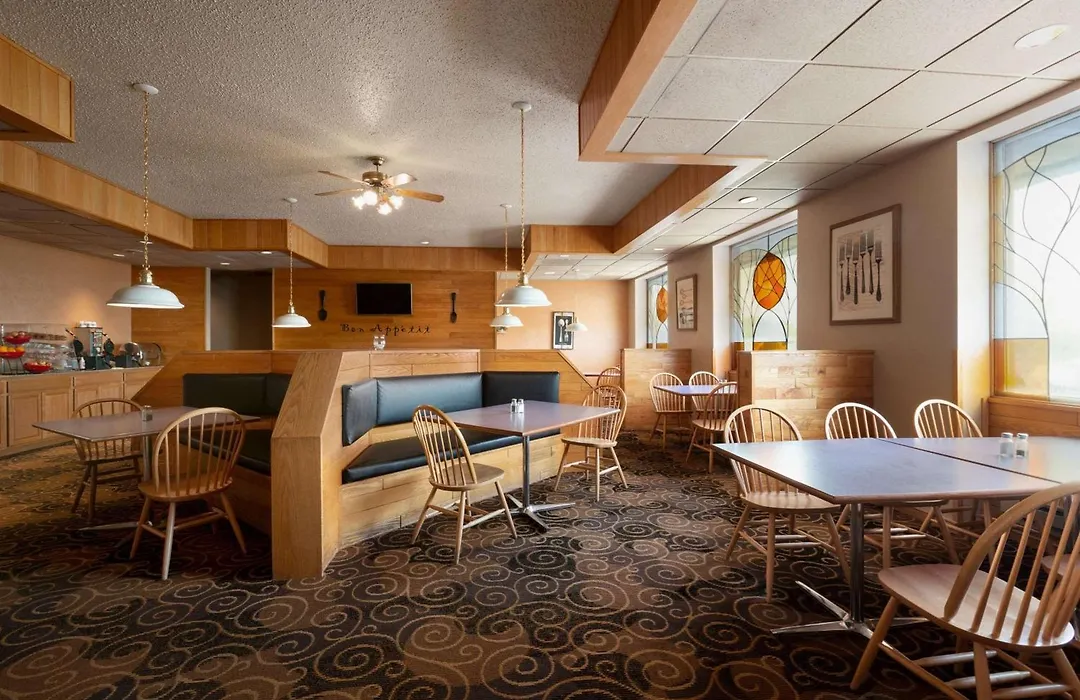 Ramada By Wyndham Bismarck-1