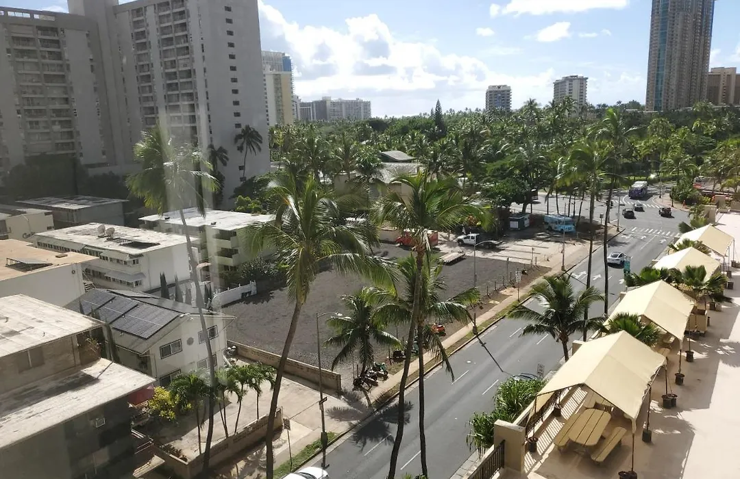 Waikiki beach cozy studio no resort fee-1