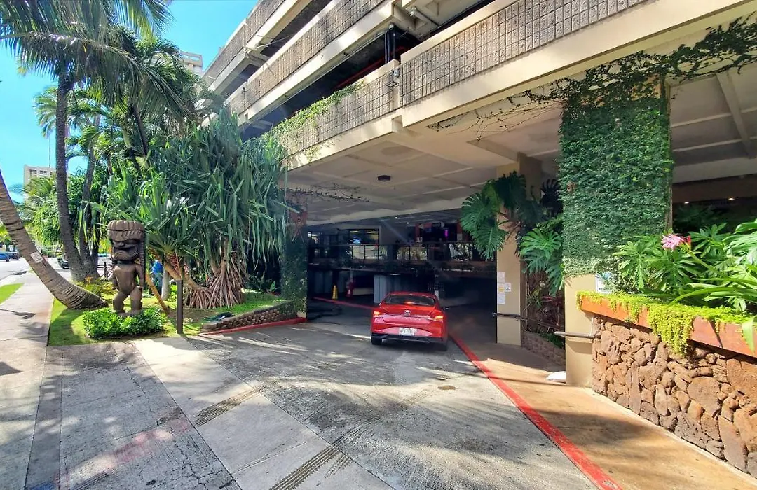 Waikiki Beach Modern Studio No Resort Fee Best Location-1