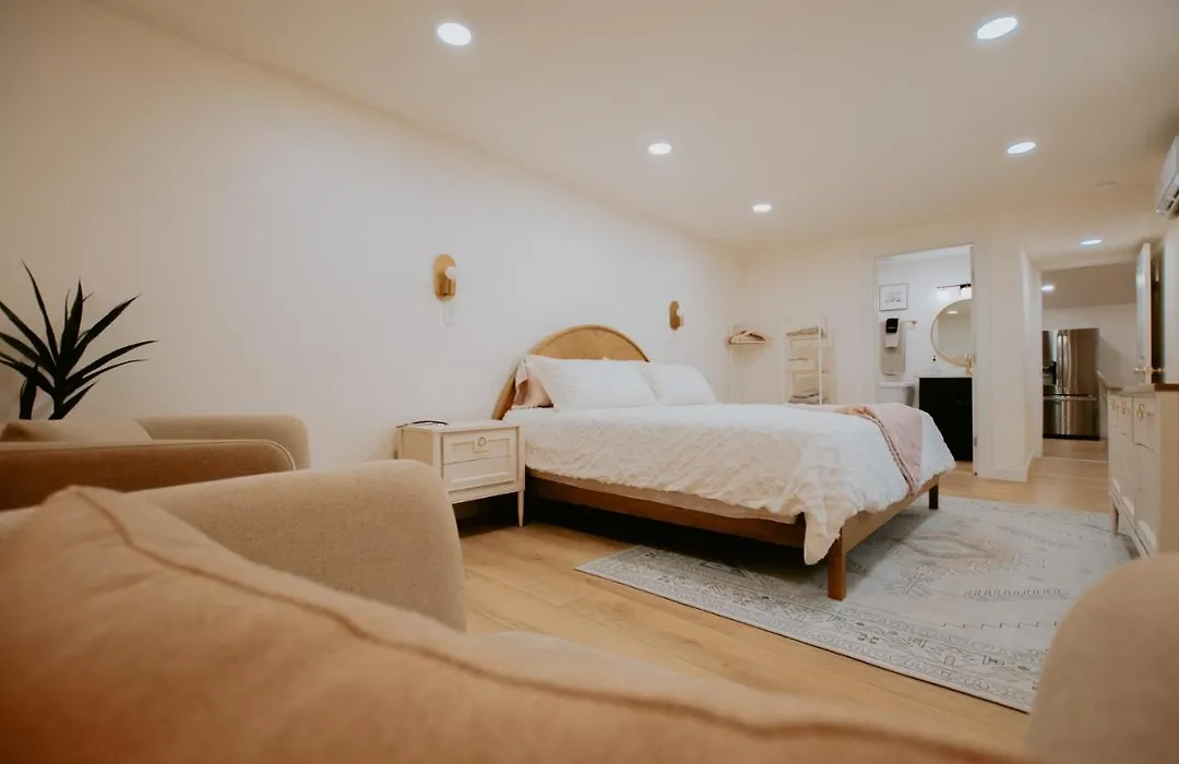East Downtown Desert Chic Casita-Private Hot Tub-Close To Downtown-Pet Friendly!-1