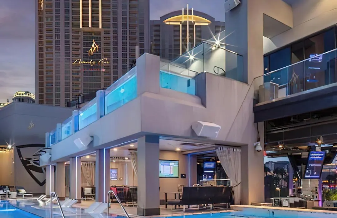 Amalz Two Bedroom Three Bathroom Balcony Suites At Mgm Signature !-1