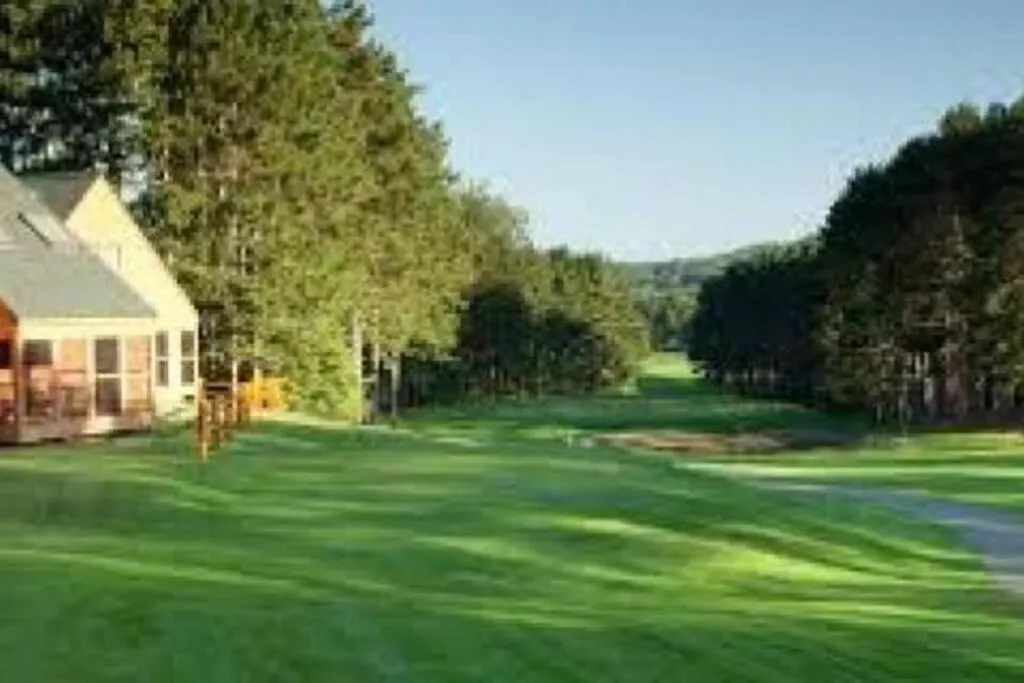 Golf 27 Holes Family Solo Eco Resort Wisconsin Dells 10 Minutes Ski & Tubing 2 Bedroom Suites Full Kitchen Living Room Patio-1