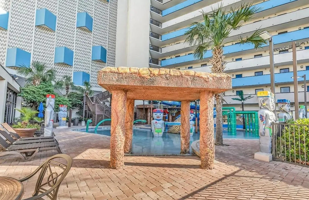 Beachfront, Spacious King Suite With Resort Access, Free Parking!-1