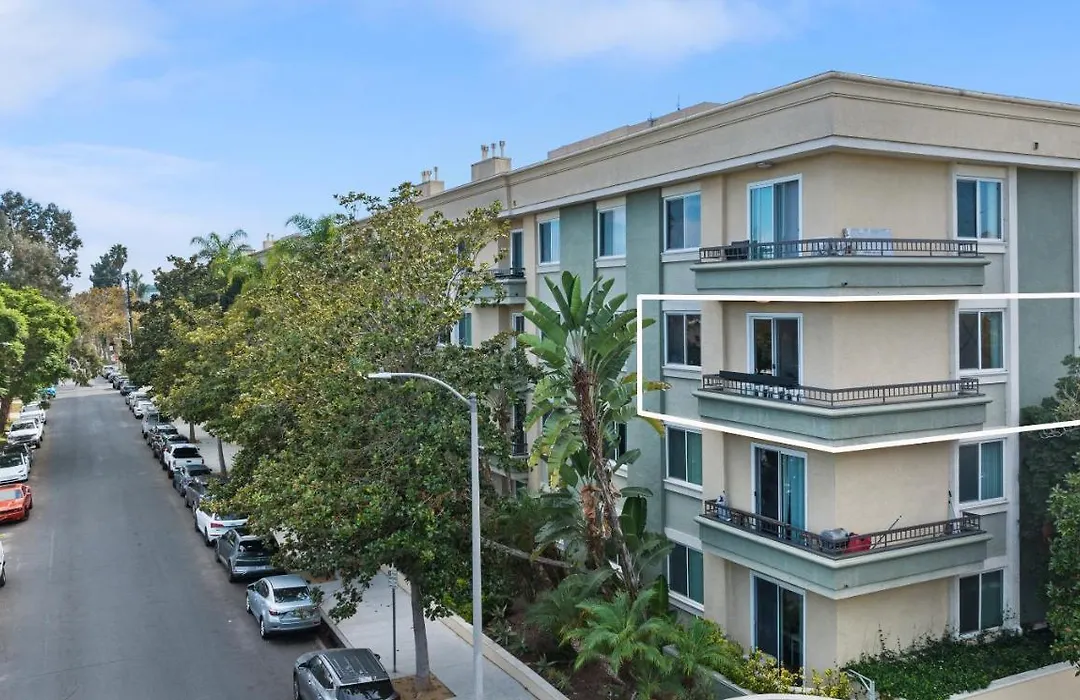 Beverly Hills Glamour Oasis 2 Bedroom Apt With Parking 304-1