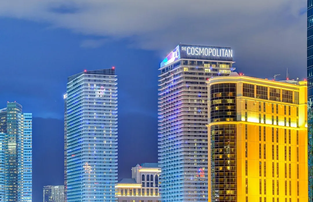 Balcony Strip View Suite * MGM Signature TOWER 3-1