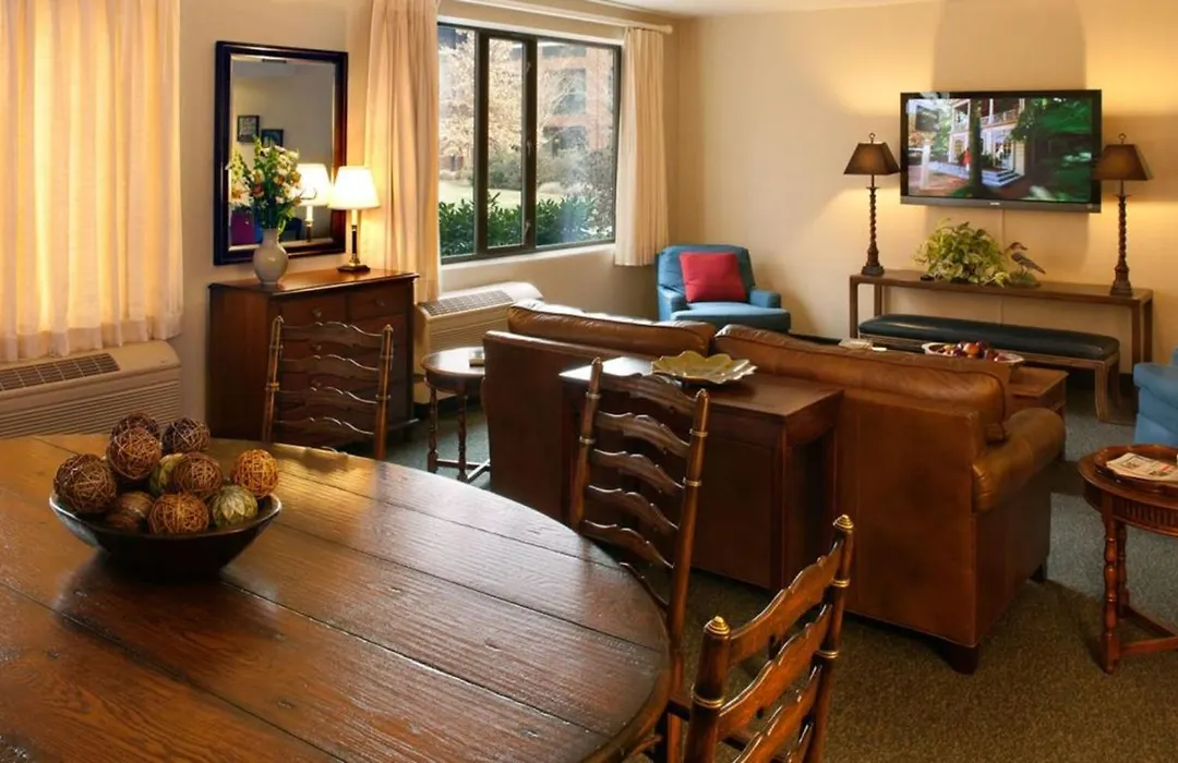 Williamsburg Woodlands Hotel & Suites, An Official Colonial Williamsburg Hotel-1