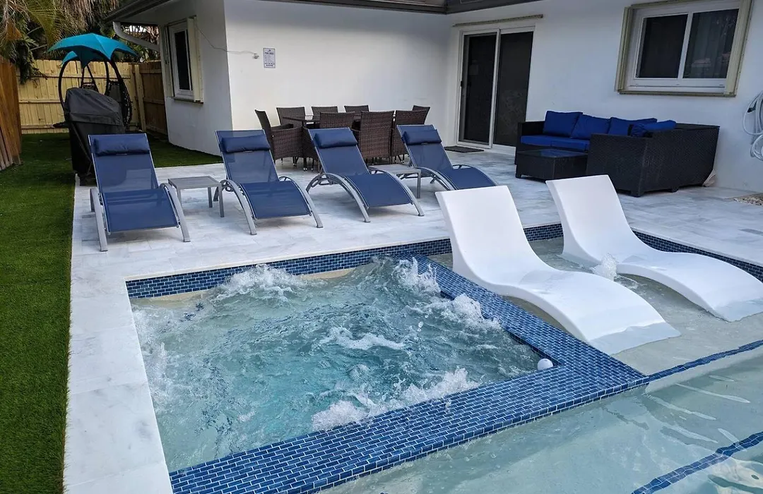 Cozy Fun-Size Getaway + Pool&Spa 5 mins to Beach-1