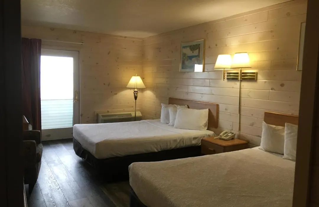 Great Mackinaw Beachfront Hotel-1
