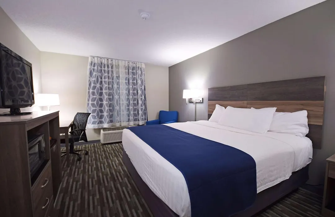 Days Inn & Suites By Wyndham Wisconsin Dells-1