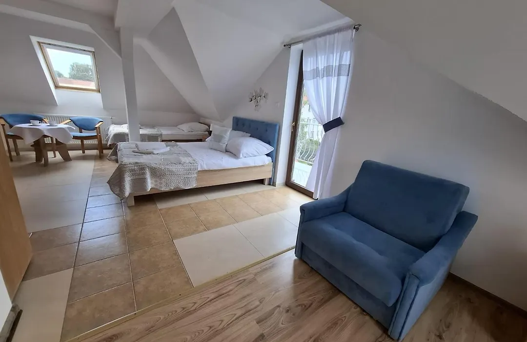 ReveliQa - pokoje gościnne i apartamenty-1