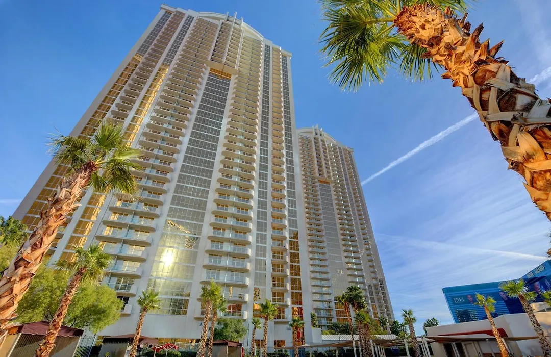 Amethyst Studio Suite MGM Signature STRIP VIEW Balcony-1