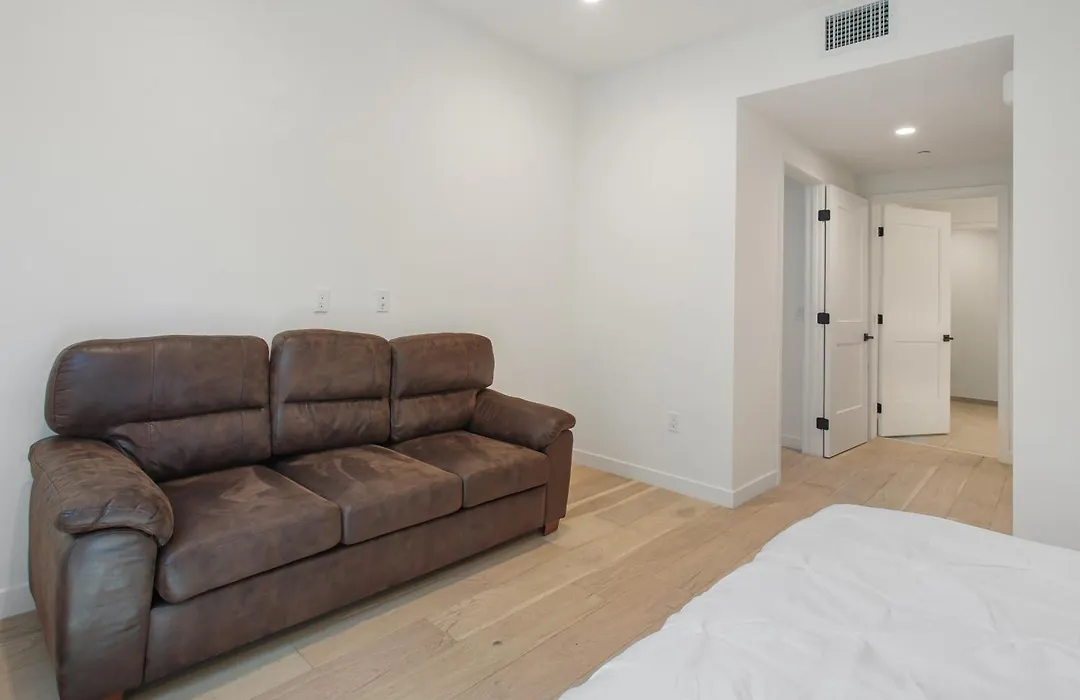 Hollywood & Miracle Mile Apartment Rentals-1