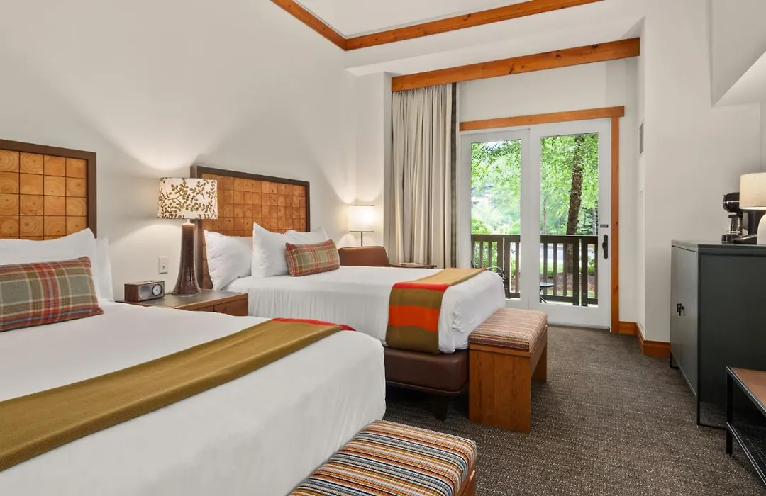 1122 Guest Room - Lodge At Spruce Peak - Stowe Mt Resort - Sleeps 4-1