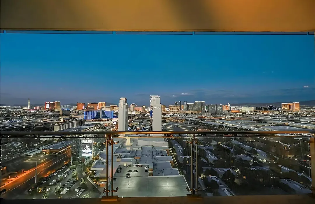 Palms Place Hotel Stripview With Open Balcony -33-1