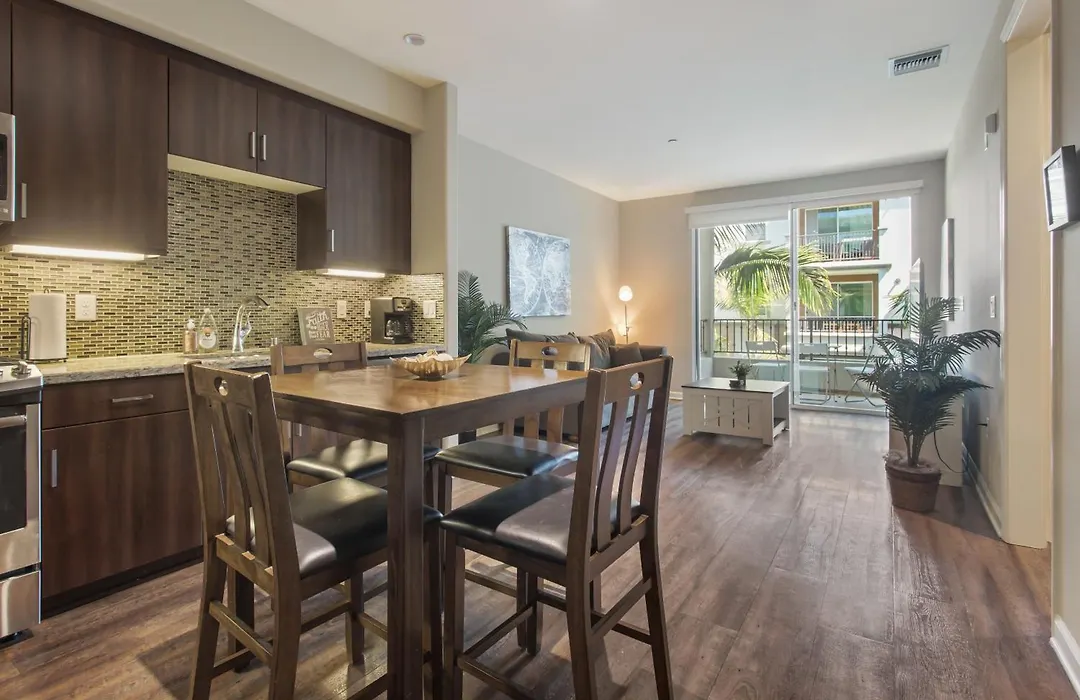 Charming 1Bd With Pool And Free Parking-1