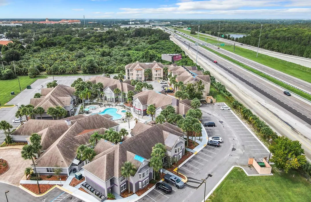 Be Our Guest! 1 Bedroom Condo Near Disney Parks!-1