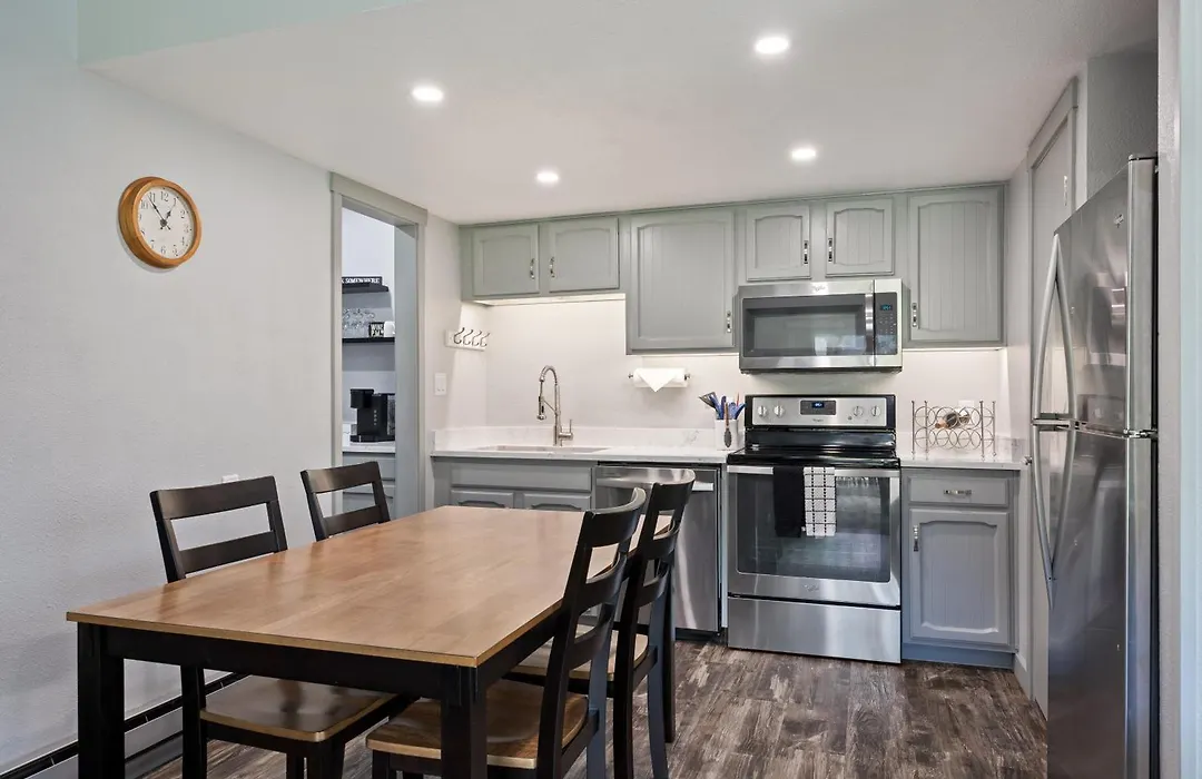 Red Pine Canyons- Short Walk To Ski Lifts With A Private Balcony And Grill-1