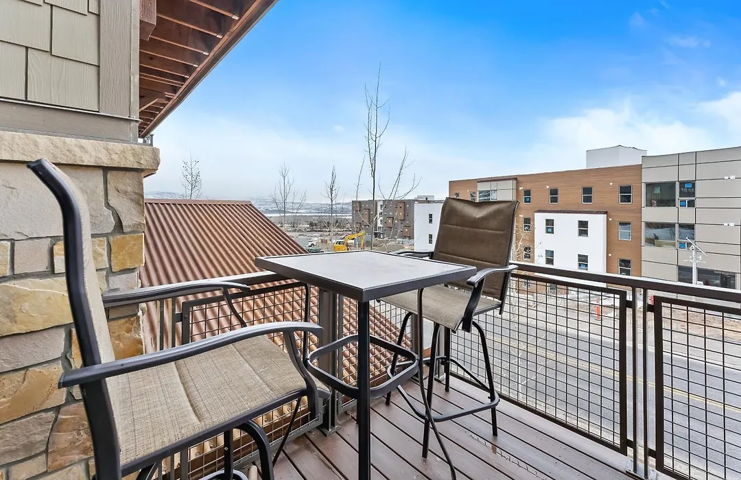 Luxury 3 Bedroom Canyons Village, Gourmet Kitchen, Walk To Lifts, Private Hot Tub, Heated Pool, Gym-1