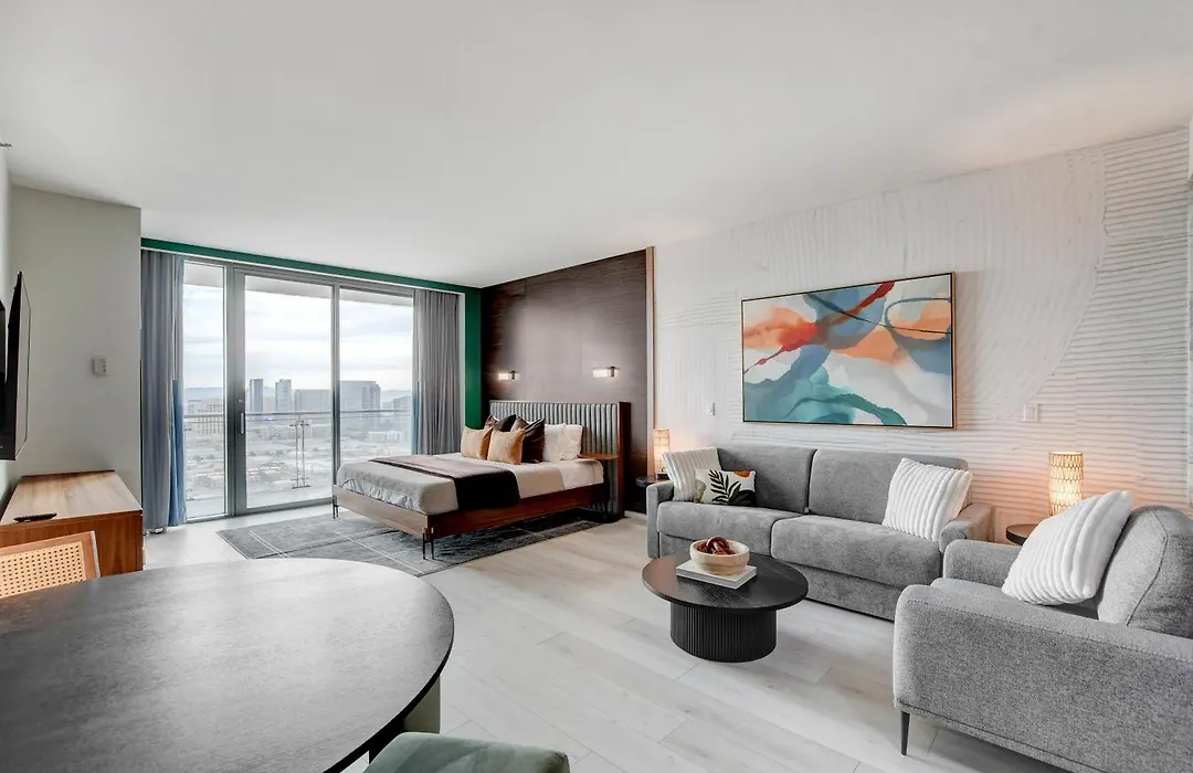 Ava Suite 37th FLR Balcony STRIP VIEWS Palm Place-1