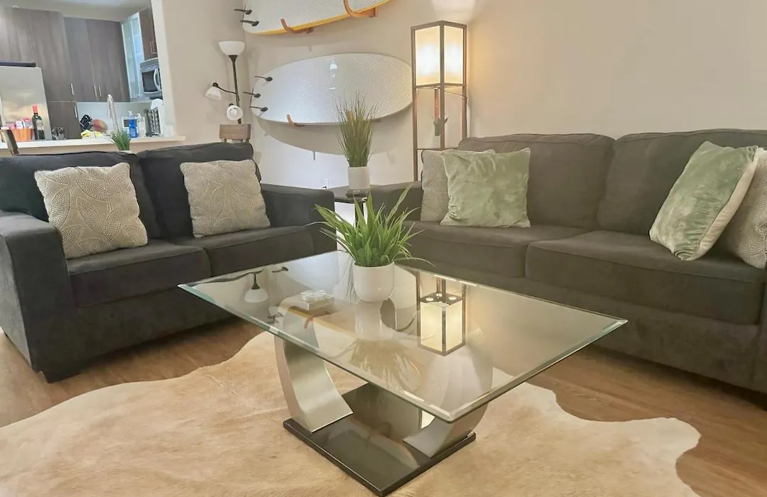 Surfs Up! Cozy 1 Bedroom Condo With Fountain View-1