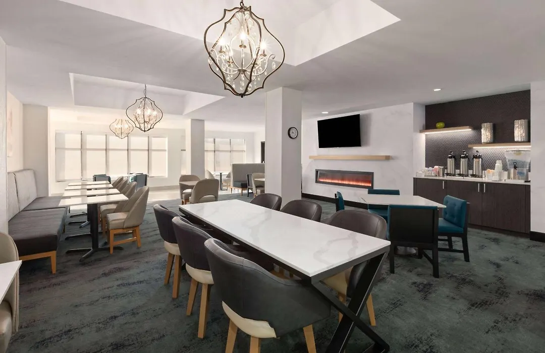 La Quinta Inn & Suites By Wyndham Meridian-1