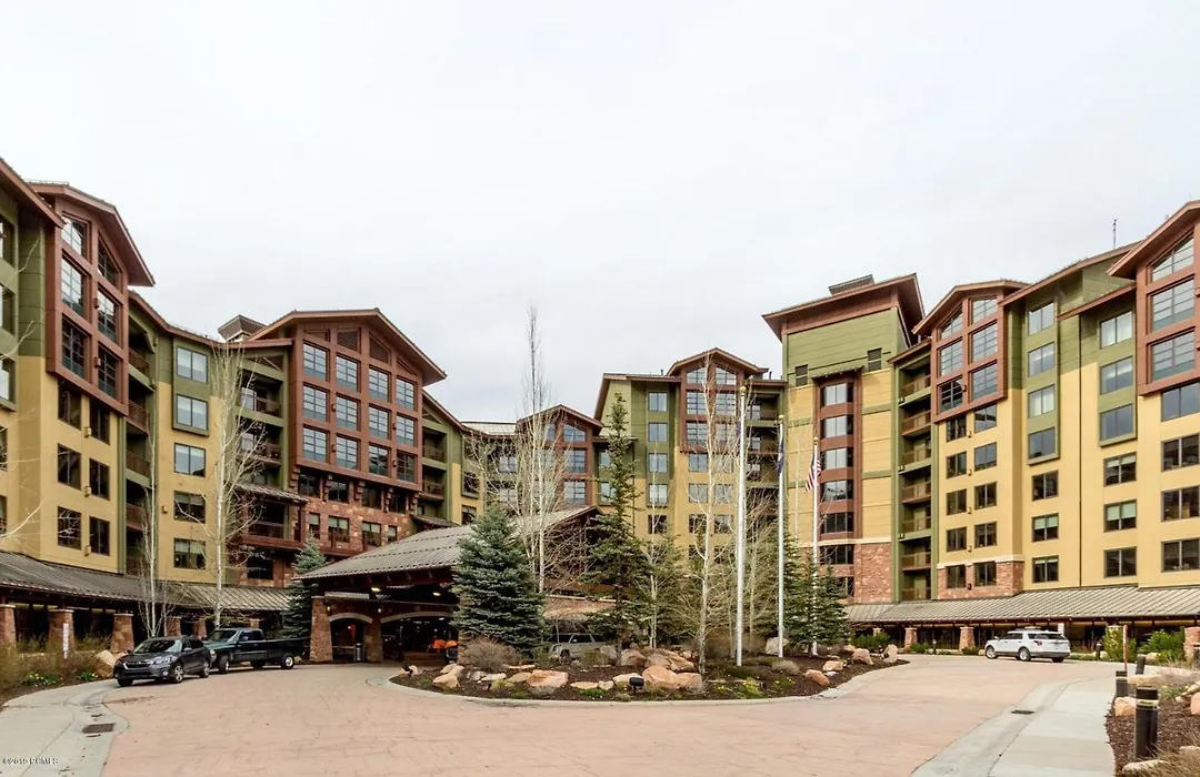 Grand Summit Hotel #702 Penthouse Ski-In, Ski-Out Corner Unit-1