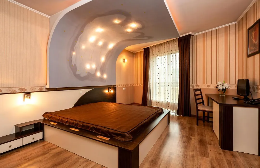 Spa Hotel Holiday-1