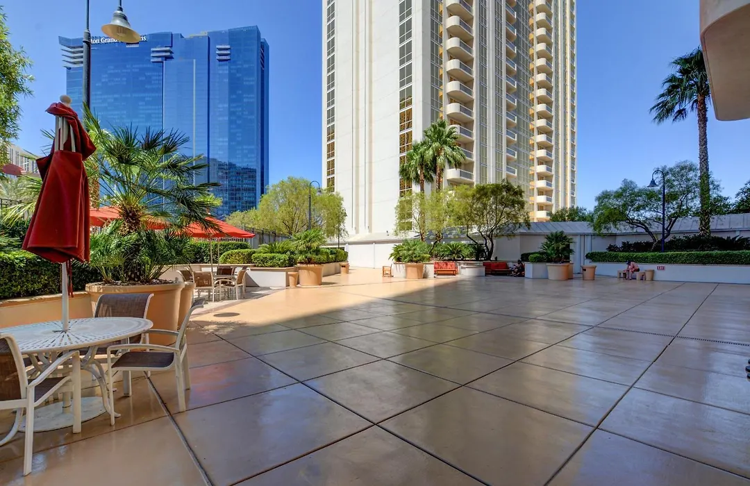 Amber Crest At The Mgm Signature Tower 3-1