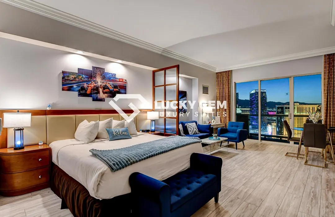 Lucky Gem Penthouse & Luxury Suites At Mgm Signature Resort, Balcony Strip View 3505-1