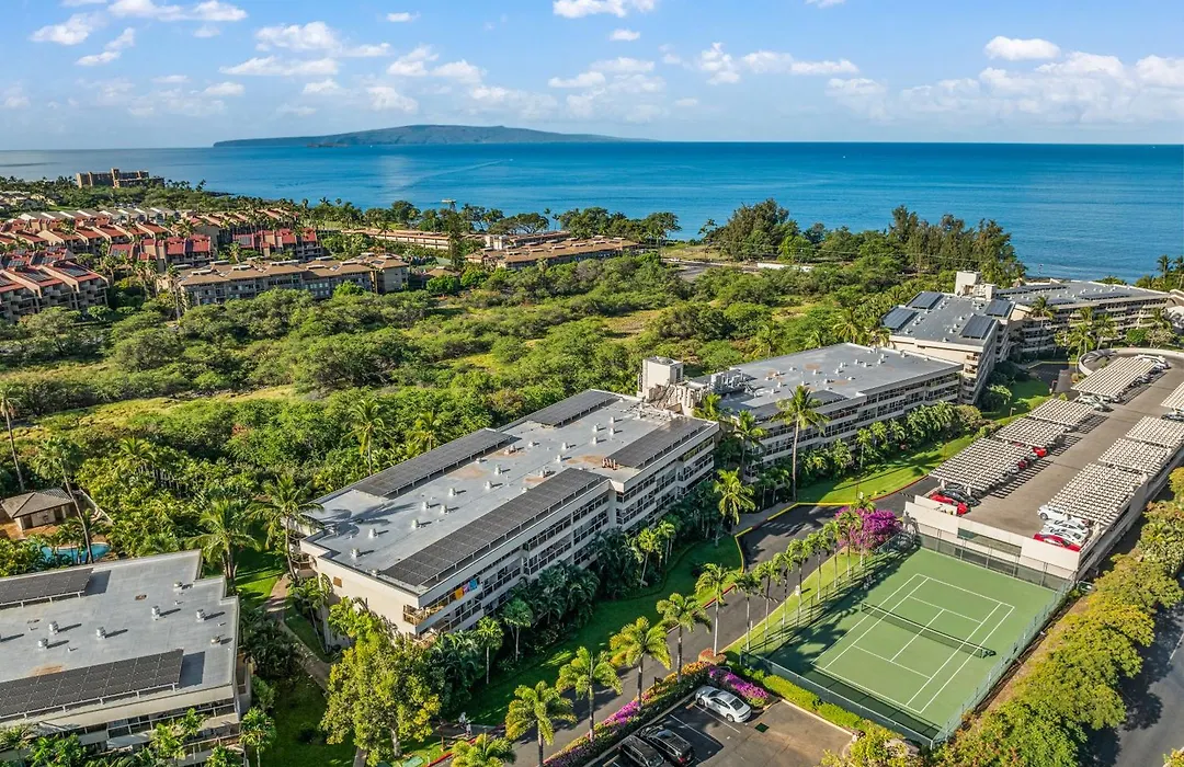 Walk To 3 Beaches | Top-Floor Maui Studio-1