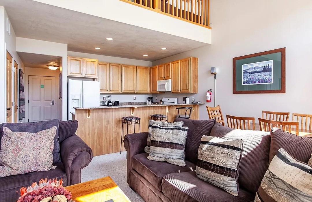 Crestview Condominiums By All Seasons Resort Lodging-1