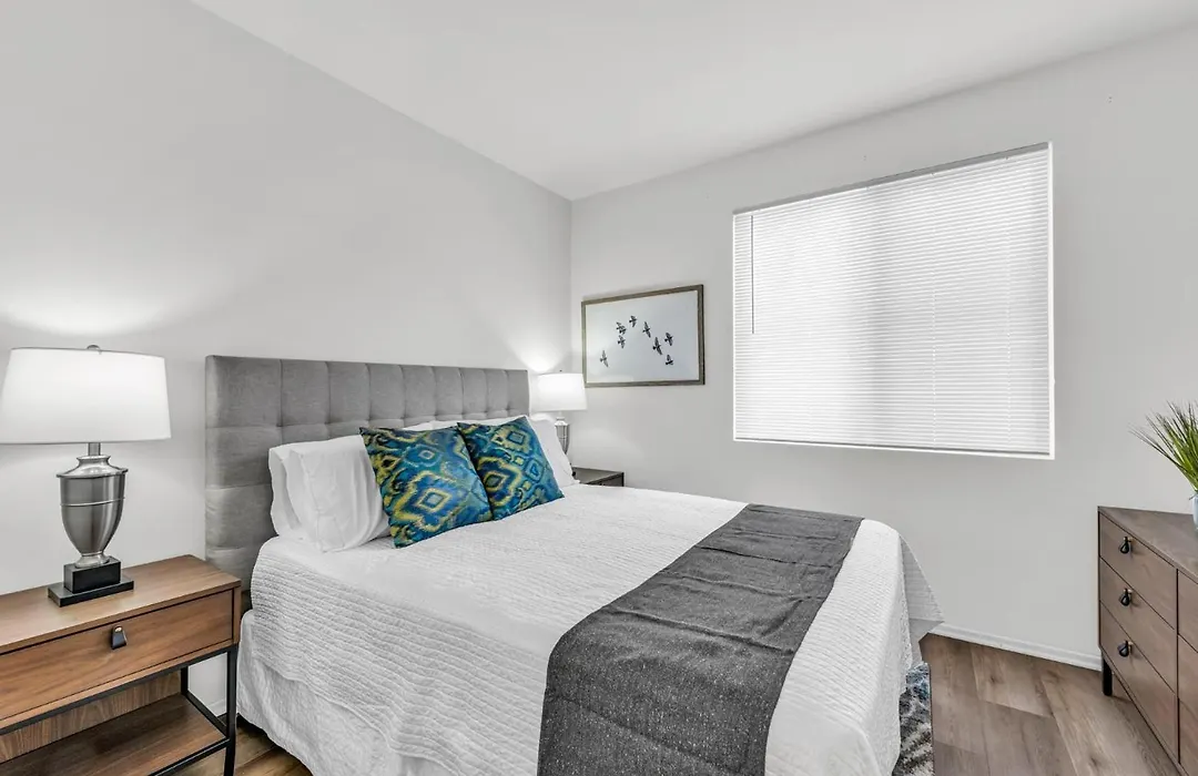 Top Floor Executive In Marina-1