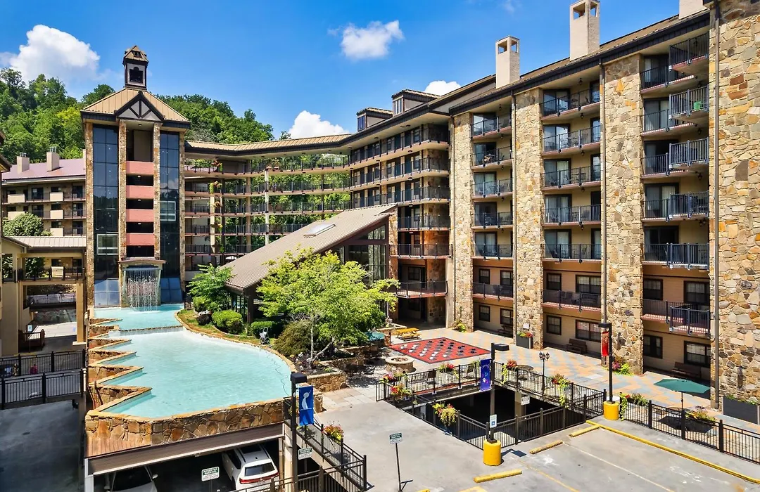 Gatlinburg Town Square-1