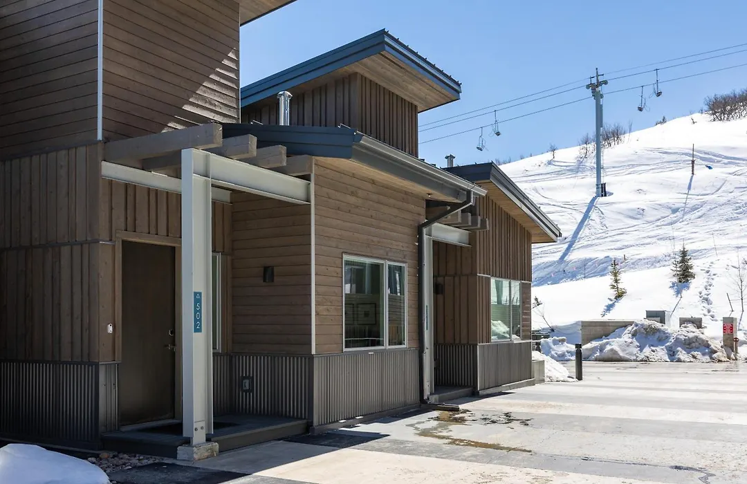 Canyons Village Beautiful 3 Bedroom, Private Hot Tub, Luxury Kitchen, Ski In And Ski Out-1