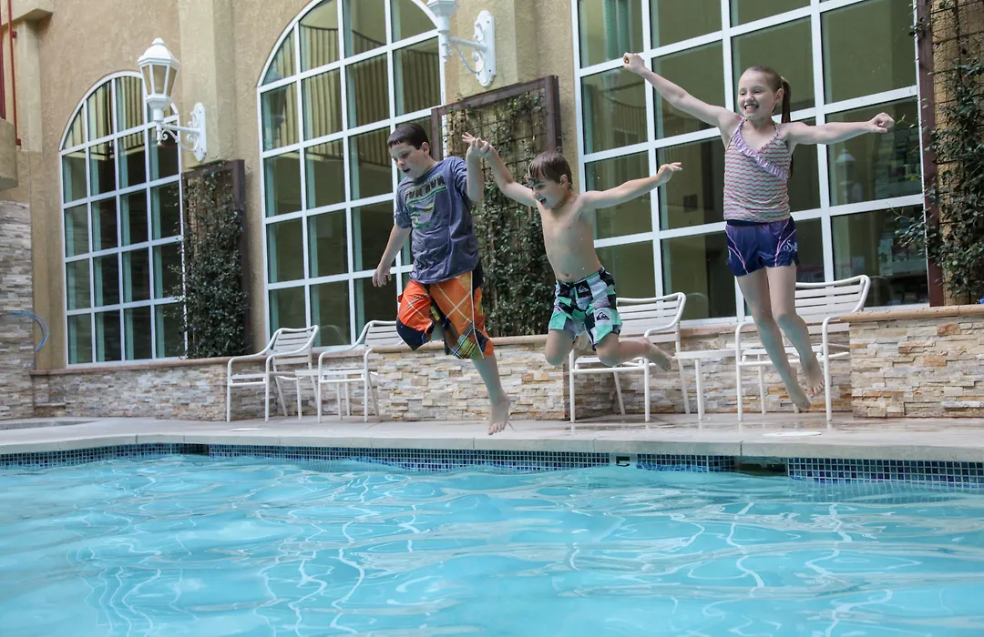 Desert Palms Hotel & Suites Anaheim Resort-1