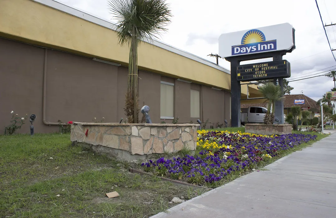 Days Inn By Wyndham Indio-1